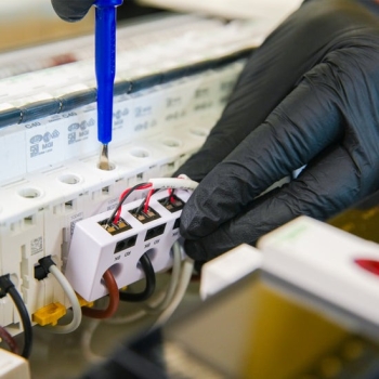 Preview: Shelly Relais Pro 3EM-3CT63 WLAN LAN Stromzähler Inkl. CT Messfunktion BT DIN-Rail