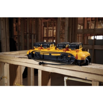 DEWALT Vierfach-Schnelladegeraet