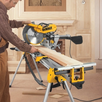 DEWALT Paneelsaege 305 mm 1675 Watt