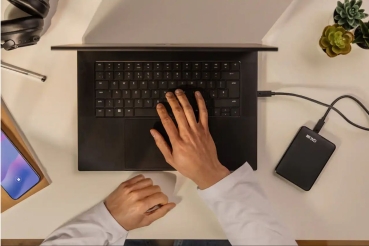 Preview: WD 6.3cm 4.0TB USB-C 3.2 ELEMENTS PORTABLE  schwarz extern retail