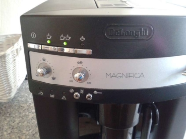 Preview: Delonghi Magnifica ESAM 3000.B *GEBRAUCHT*