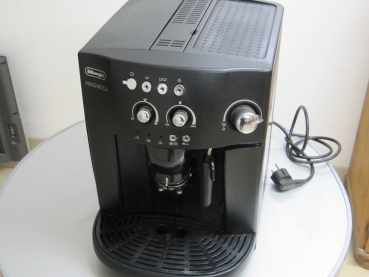 Preview: Delonghi Magnifica ESAM 4000.B *NEUWERTIG*