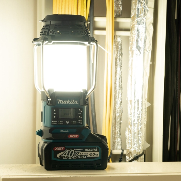 Makita MR009GZ Akku-Radio mit Laterne 40V