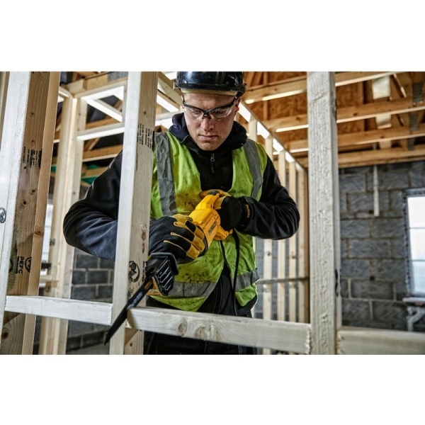 DEWALT Saebelsaege 1100Watt
