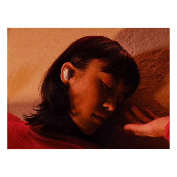 Bose QuietComfort Ultra Earbuds white